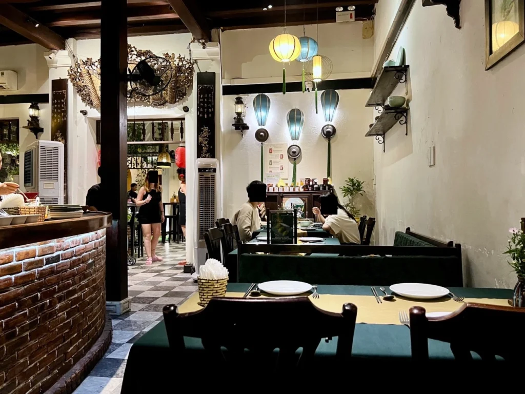 Morning Glory Original 會安餐廳座位