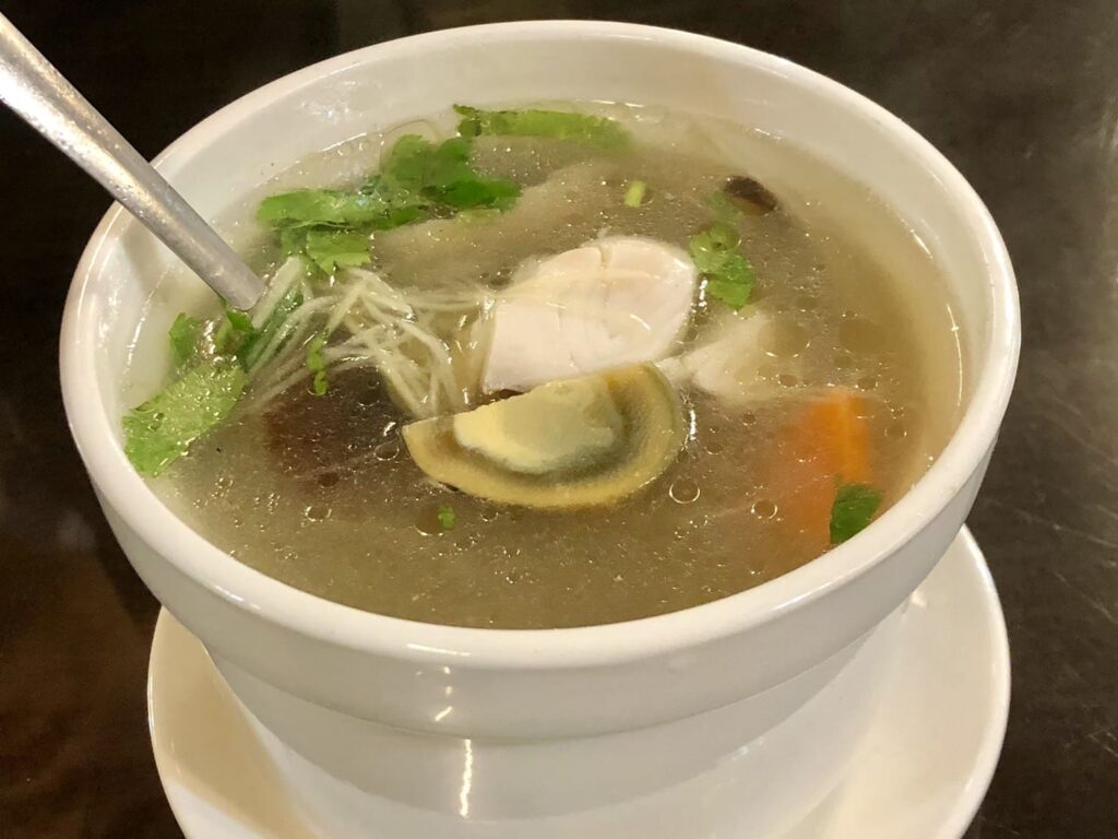 永哥港式香菜皮蛋魚片湯