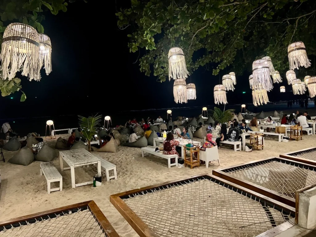 Tonsak Resort 餐廳座位