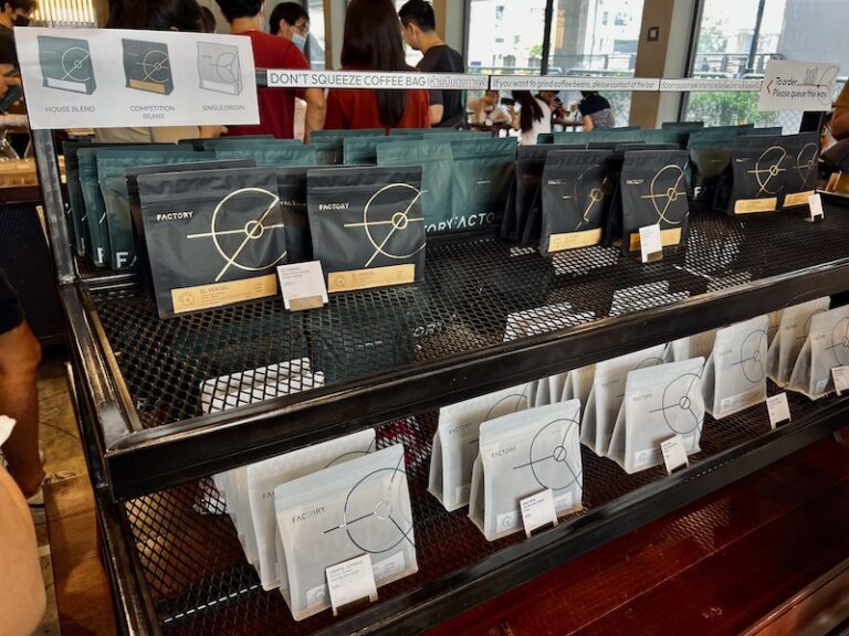 【曼谷美食】Factory Coffee 咖啡廳｜泰國咖啡冠軍，必吃泰奶和鹹蛋可頌