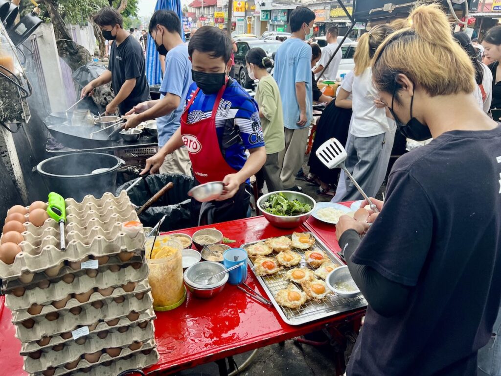 Kaprao Nueanuea 清邁大學後門夜市打拋豬飯