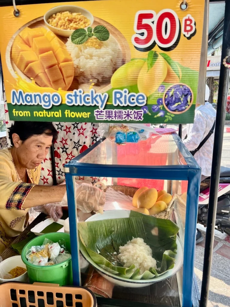 Mango sticky rice 50baht 攤位
