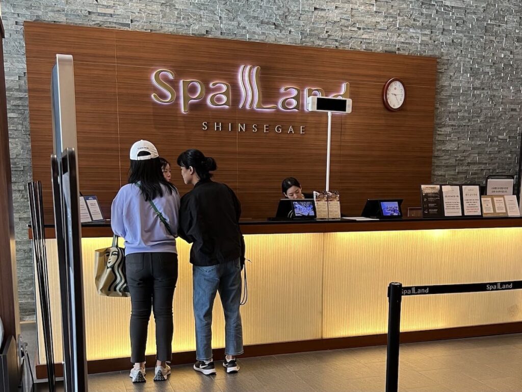 新世界spa land大廳櫃檯