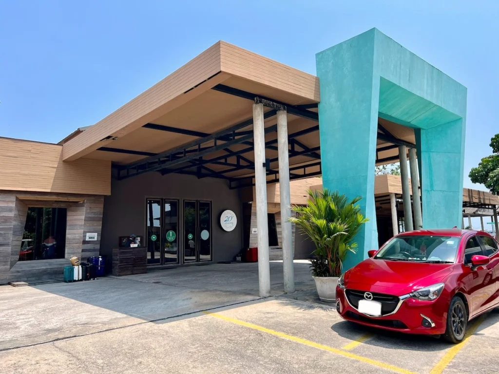 ao prao pier 碼頭入口