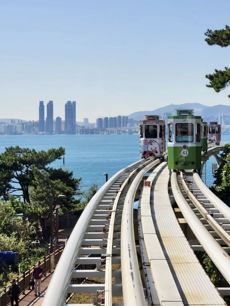 膠囊列車軌道海景