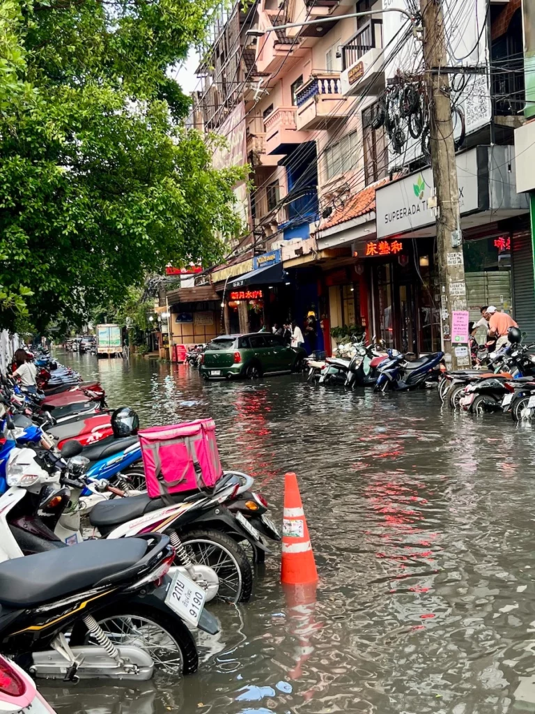 清邁尼曼路淹水