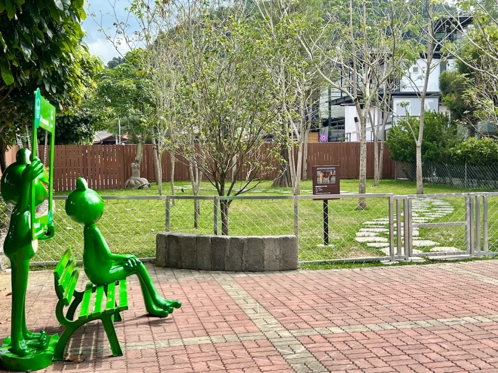 水与松萌萌園 青蛙造型涼亭