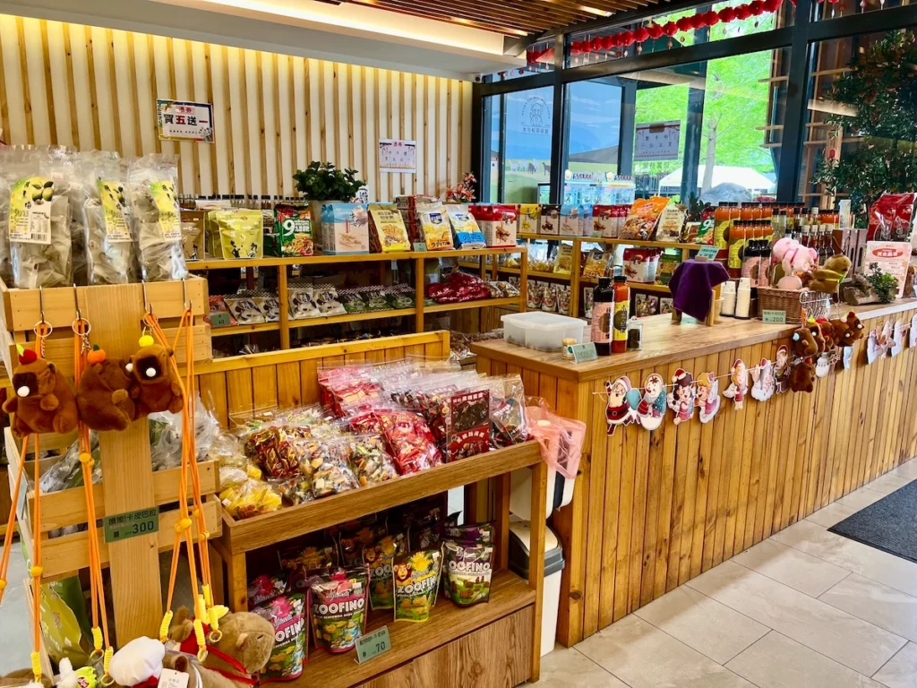 水与松驛館 台灣牛樟芝館