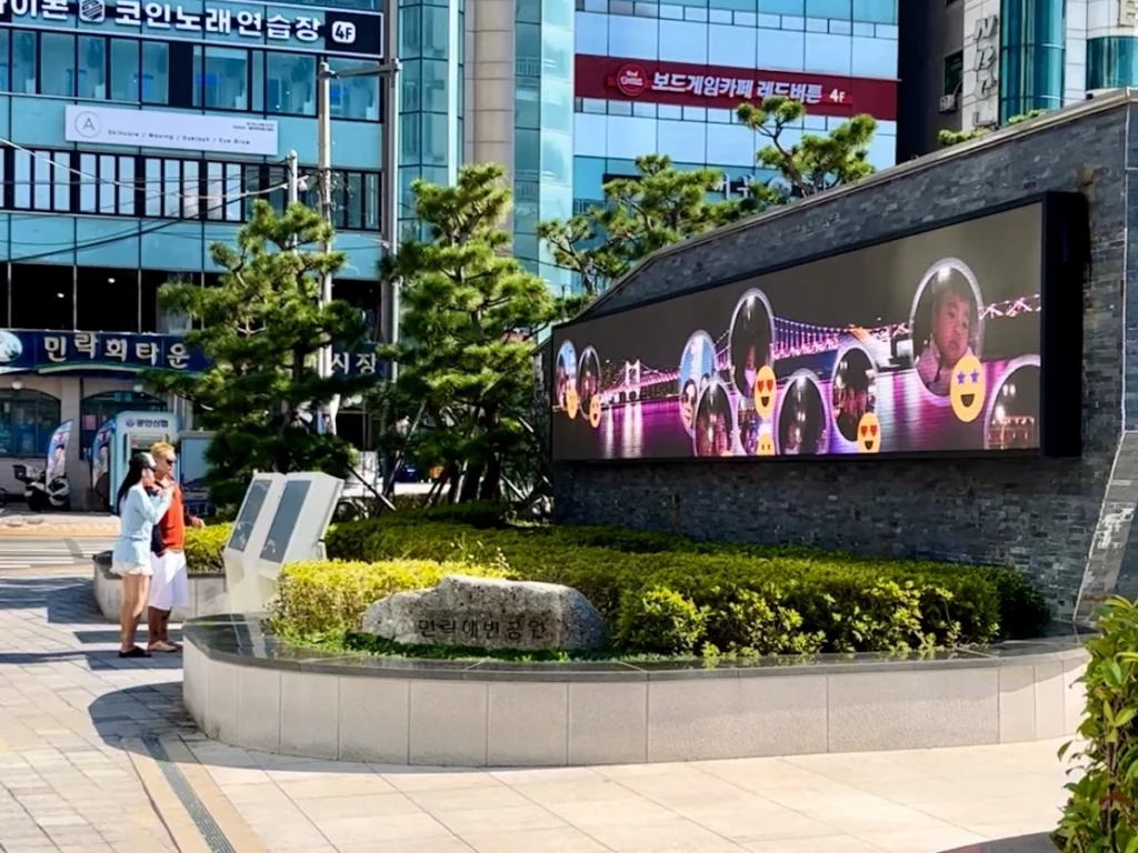 廣安里LED電視牆