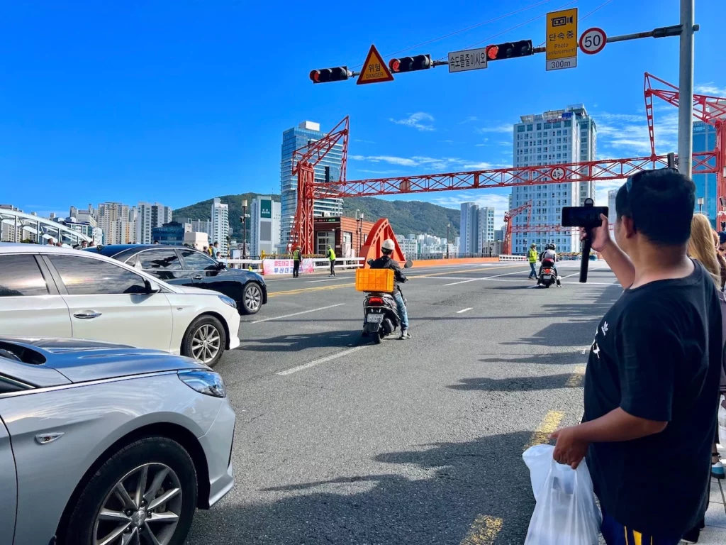 影島大橋通車