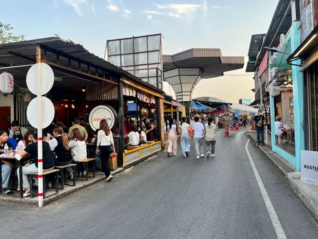 清邁大學夜市 Kad Na Mor Market