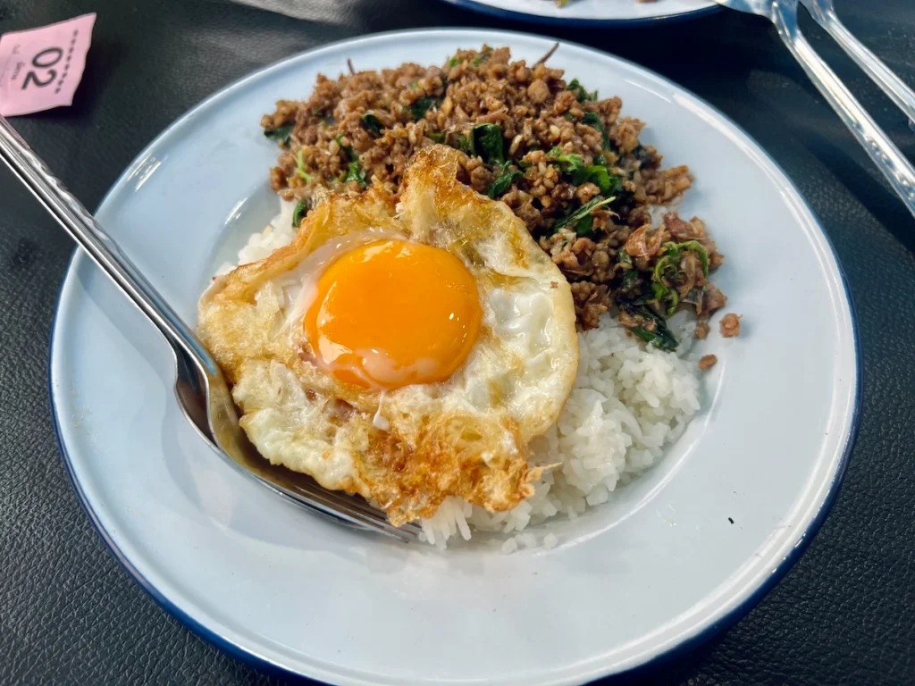 Kaprao Nueanuea 雙鴨蛋打拋飯