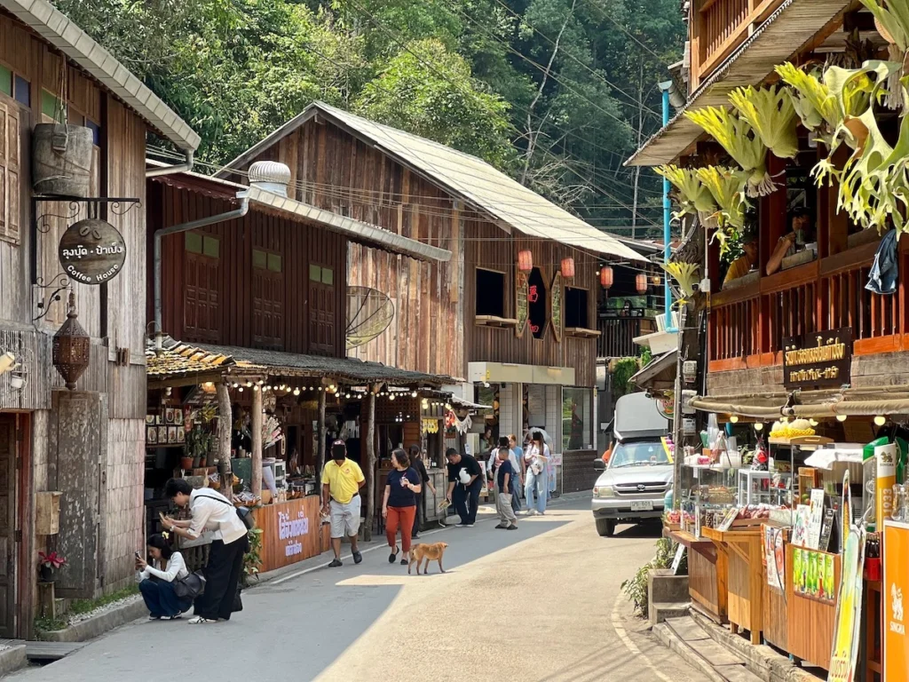 湄康蓬村 Mae Kampong Village