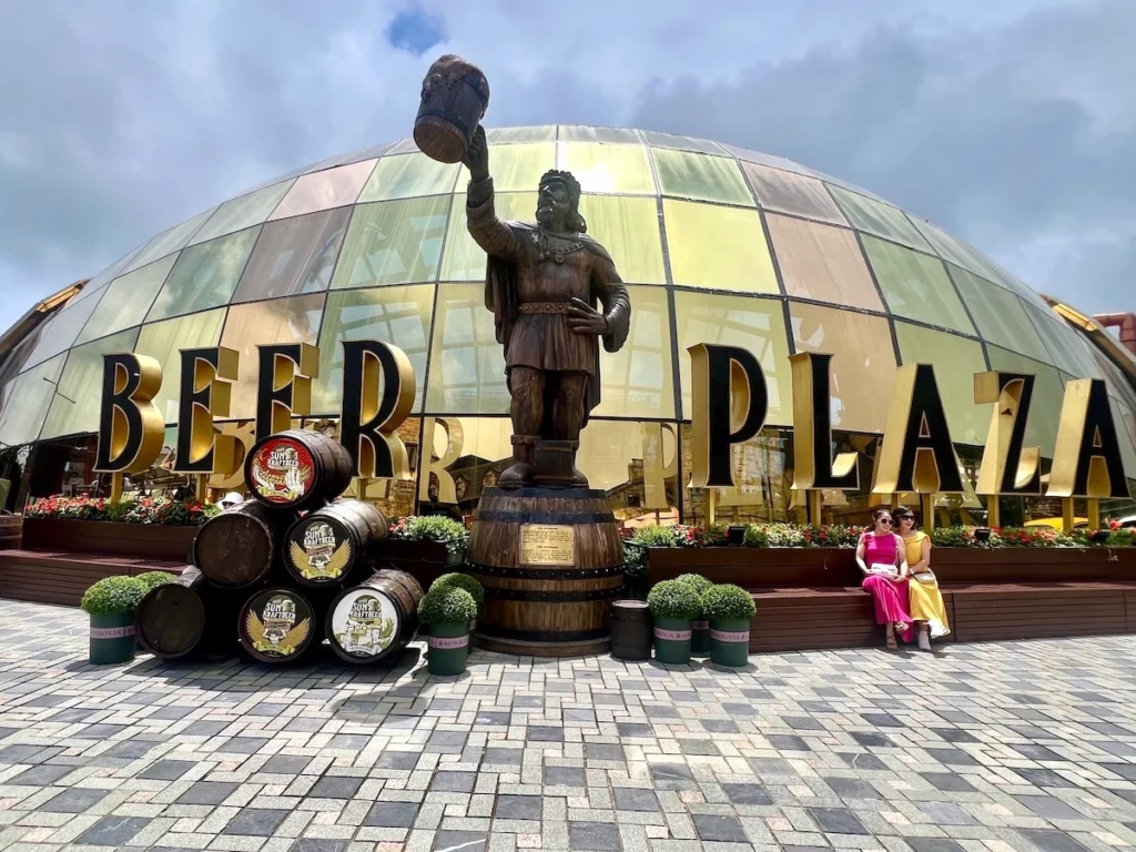 巴拿山啤酒廣場beer plaza