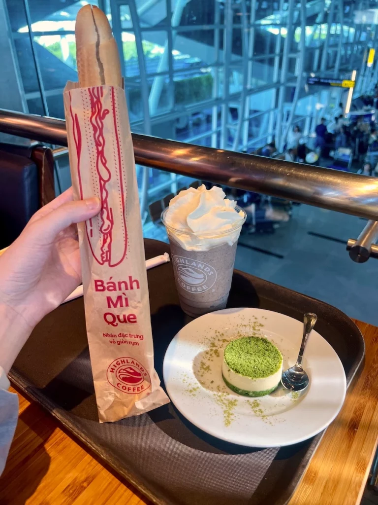 highlands coffee Bánh mì que