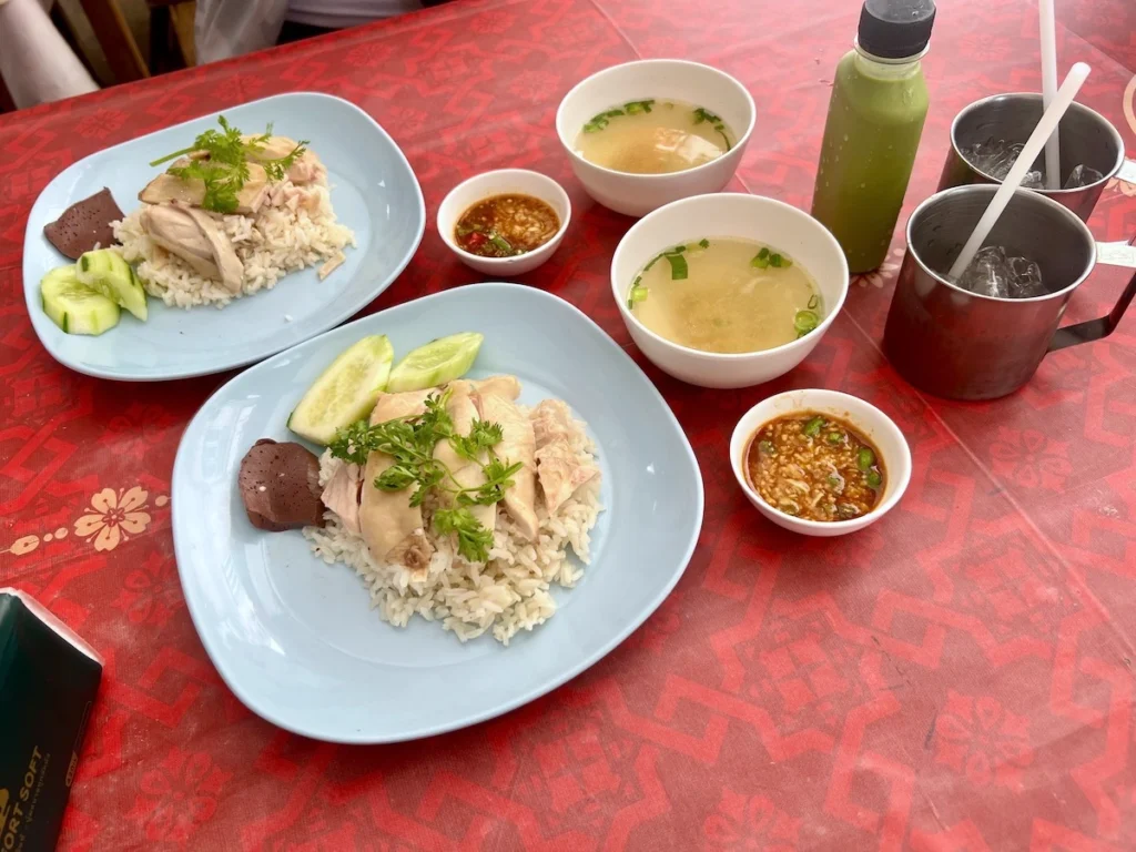 ร้านข้าวมันไก่ ตี๋อ้วน 清邁海南雞飯