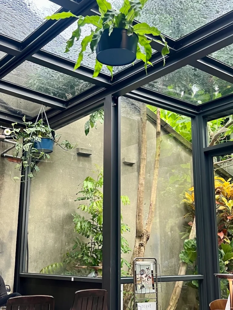 PAUSE Coffee Roaster 玻璃屋