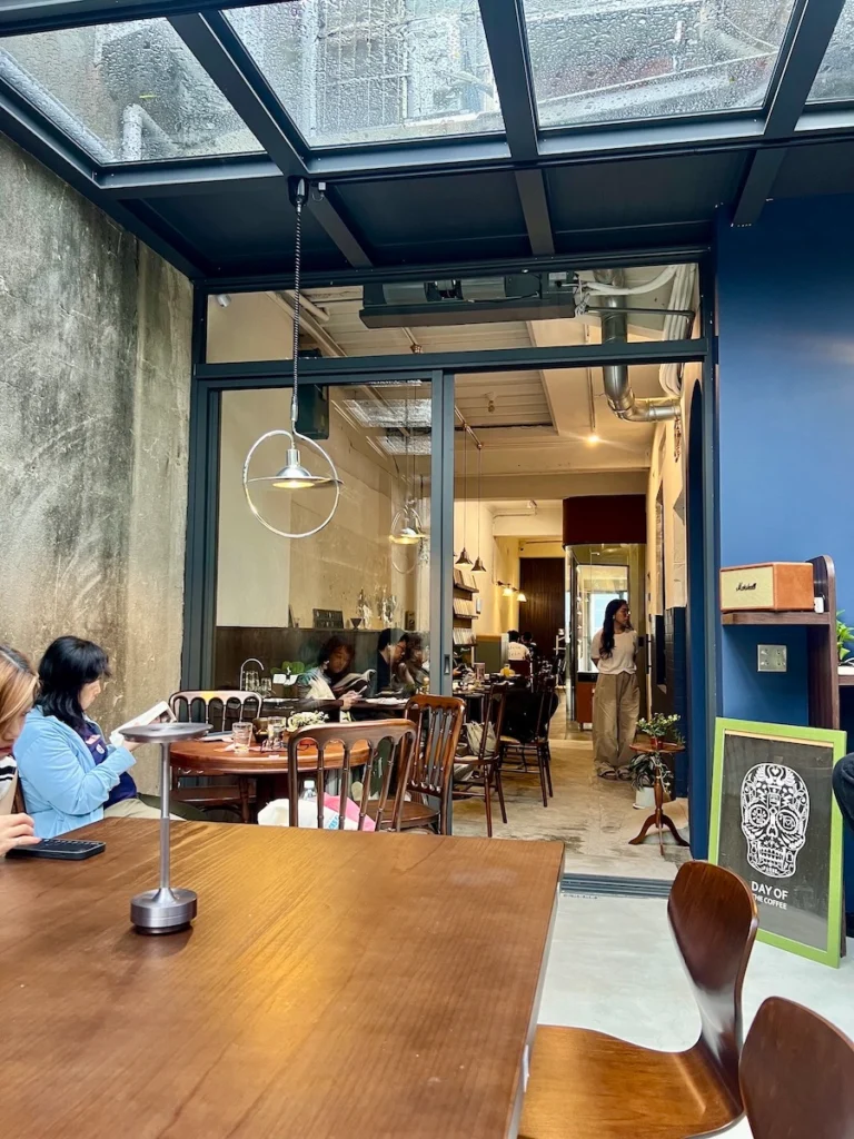 PAUSE Coffee Roaster內用座位