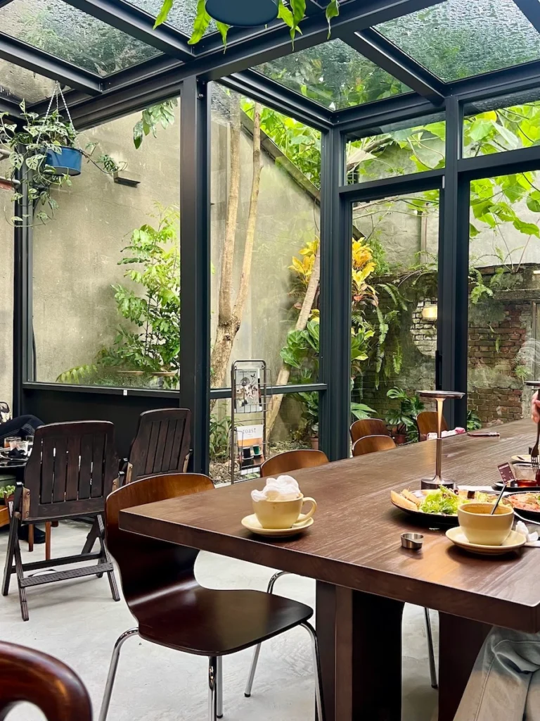 PAUSE Coffee Roaster內用座位