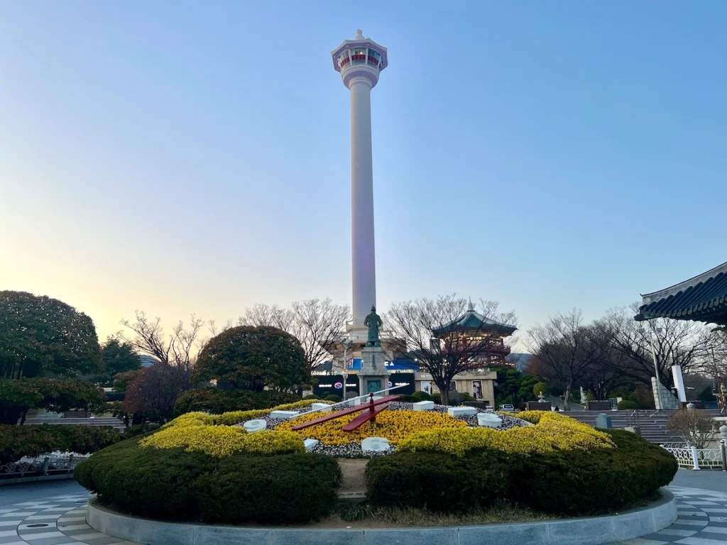 釜山塔與龍頭山公園