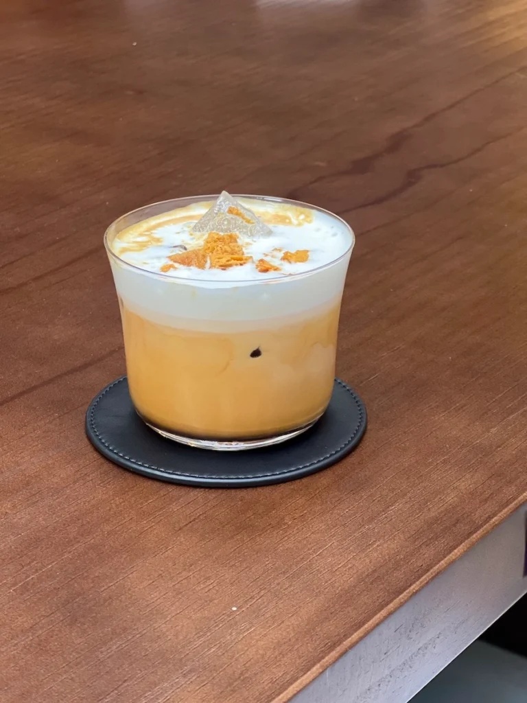 PAUSE Coffee Roaster焦糖海鹽拿鐵