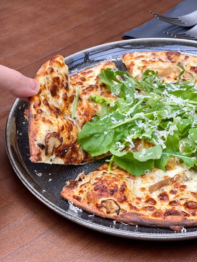 PAUSE Coffee Roaster 松露野菇 Pizza