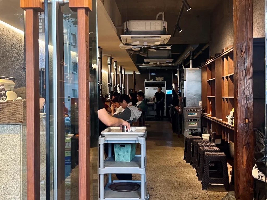83獬豸西面店用餐環境和座位