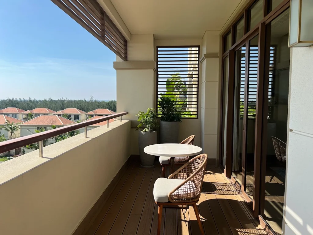fusion resort & villas da nang 海景套房陽台