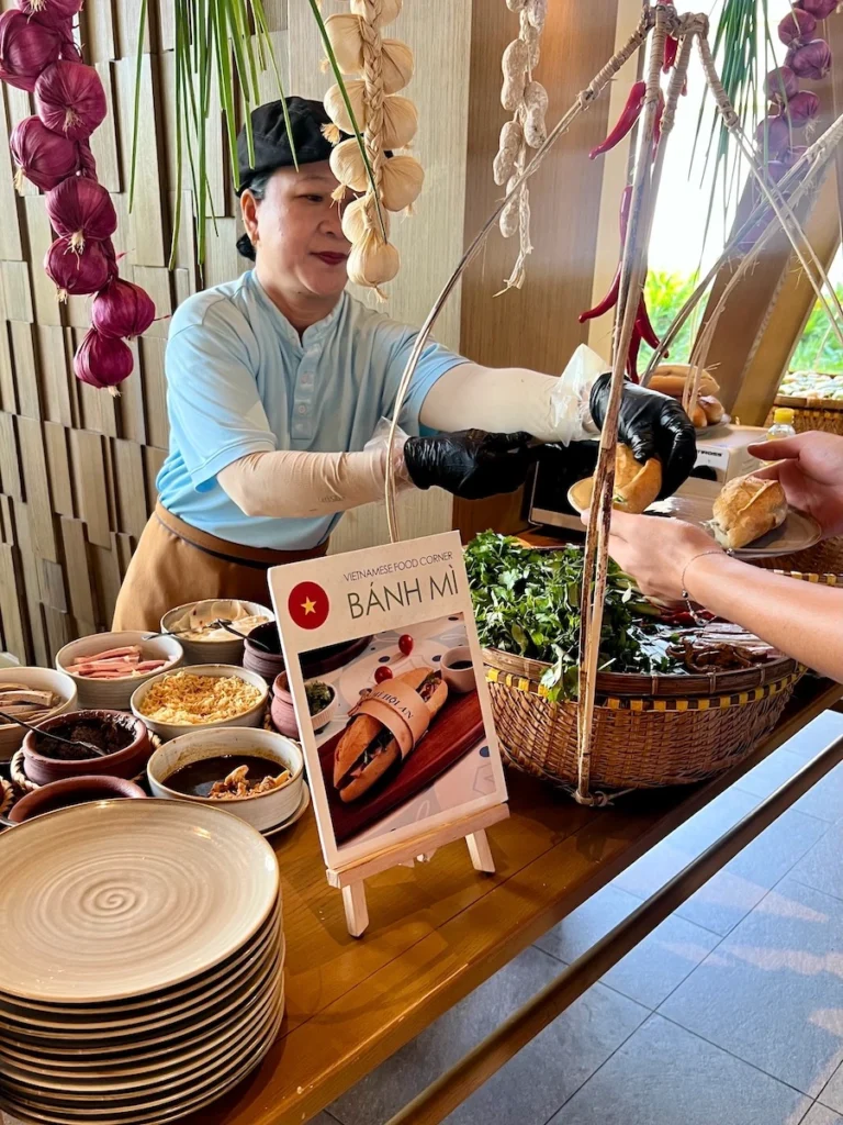 fusion resort & villas da nang 早餐法國麵包