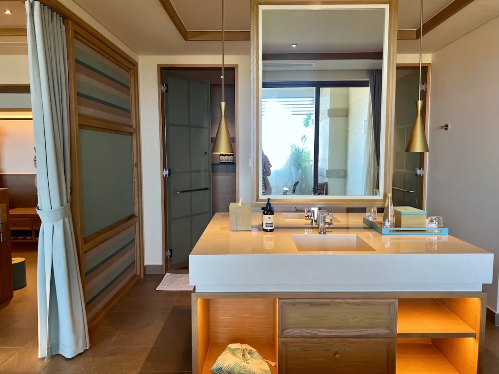 fusion resort & villas da nang 海景套房廁所空間