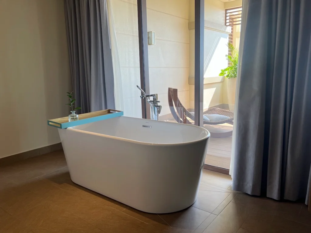 fusion resort & villas da nang 海景套房浴缸