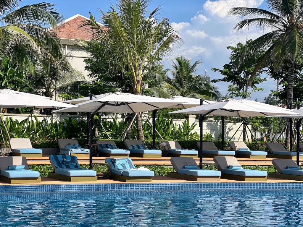 峴港泳池旁躺椅 fusion resort & villas da nang