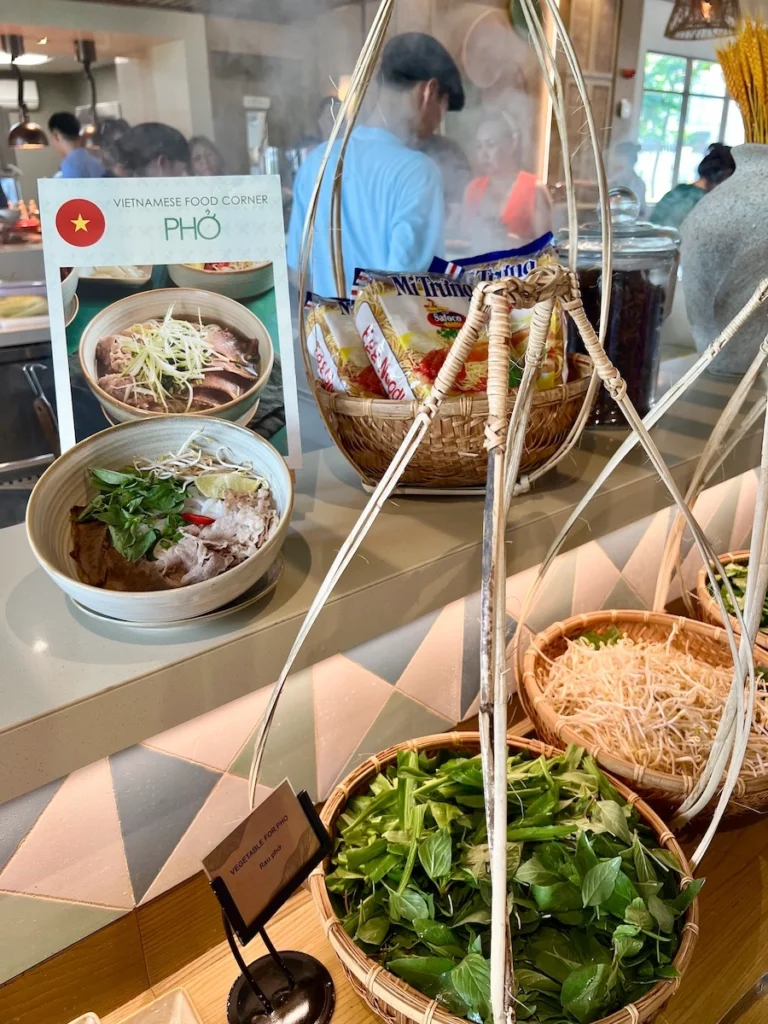 fusion resort & villas da nang 早餐越南河粉