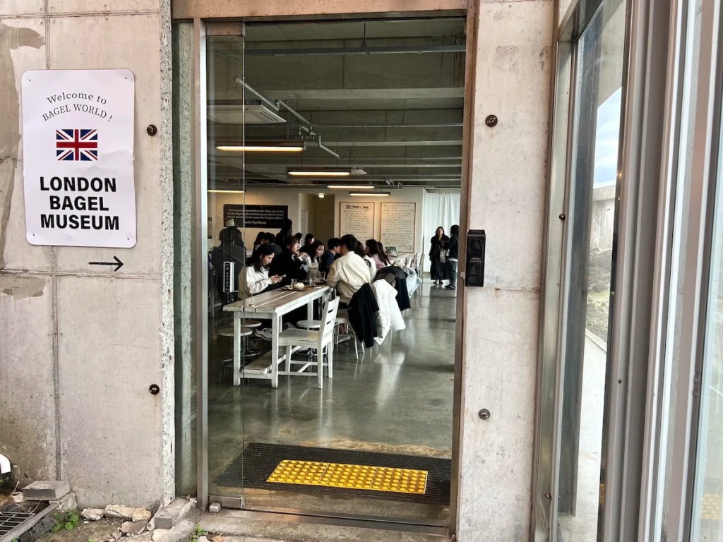 倫敦貝果博物館濟州店 內用座位區