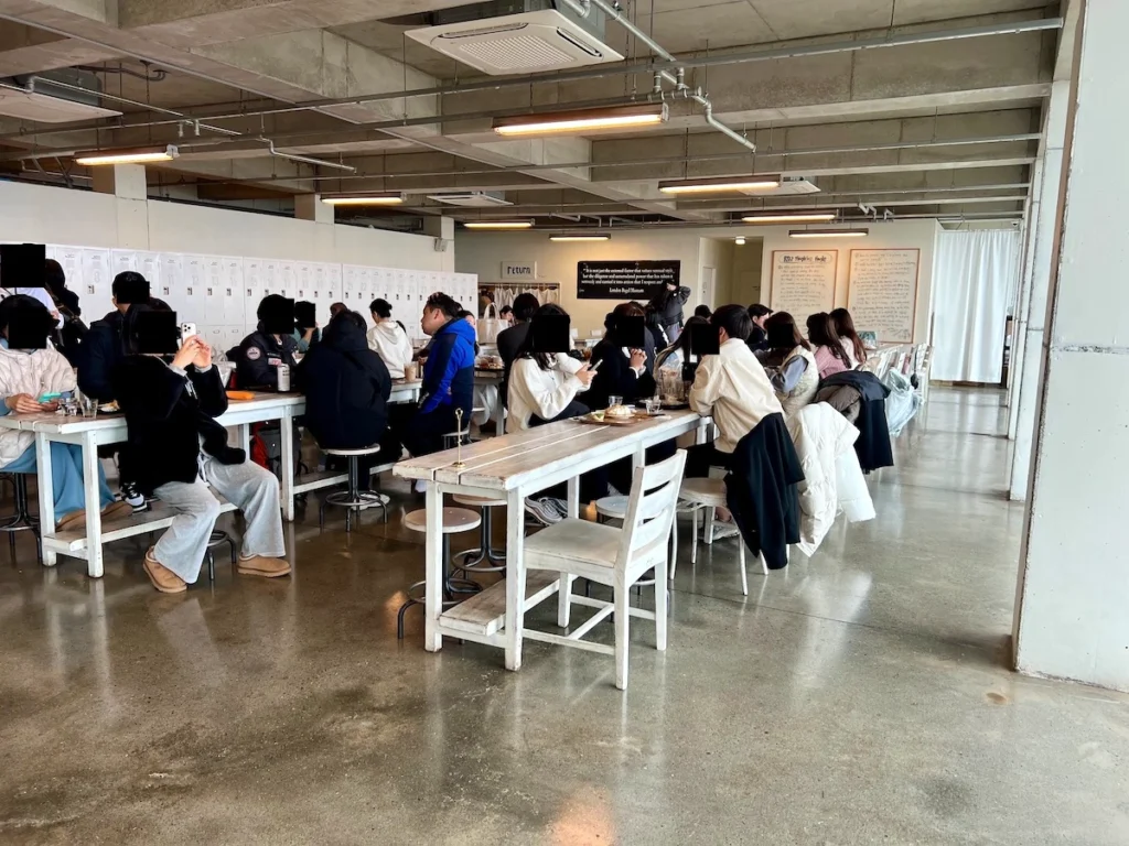 倫敦貝果博物館濟州店 內用座位區