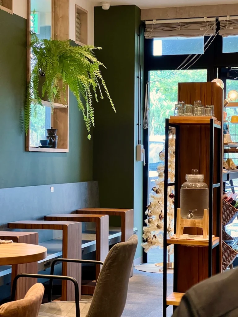 After Rain Coffee 名護咖啡廳座位