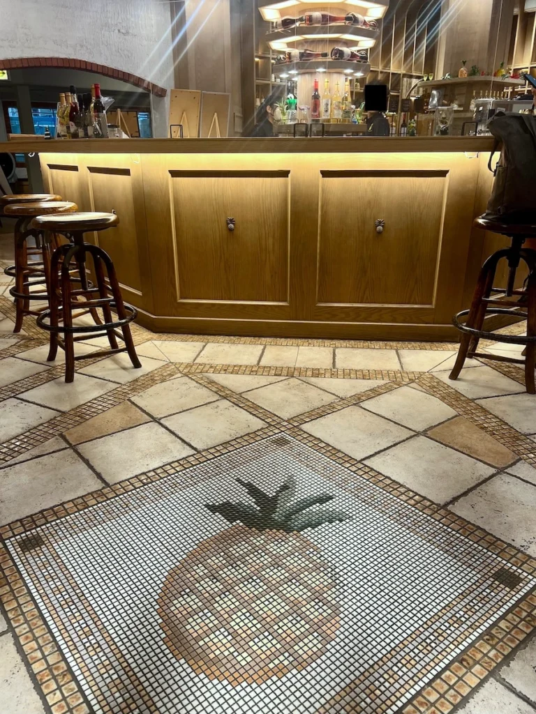 沖繩名護鳳梨園酒吧