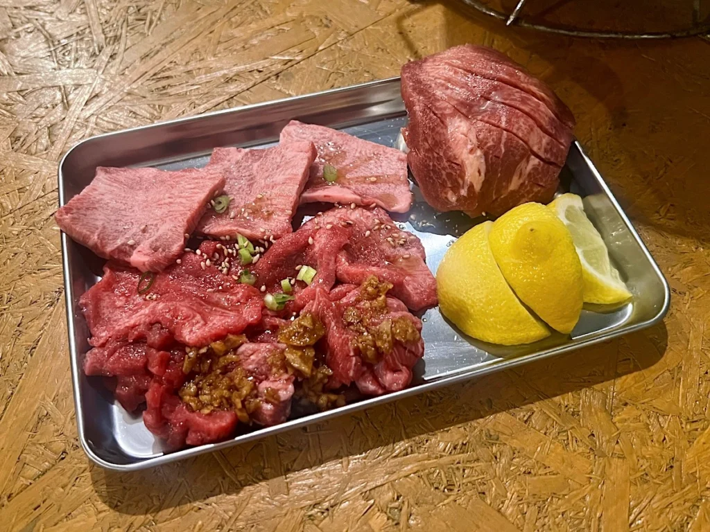 yakiniku horumon tanaya 名護燒肉店牛舌拼盤
