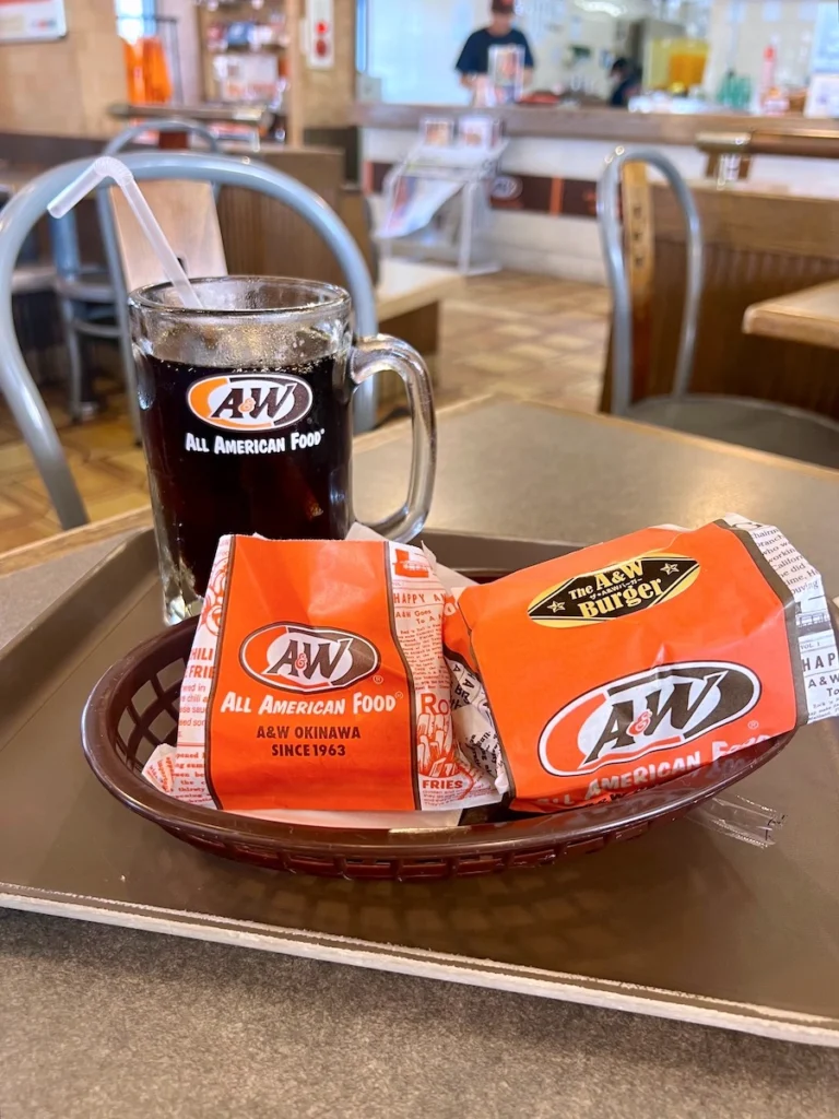 沖繩A&W漢堡薯條套餐