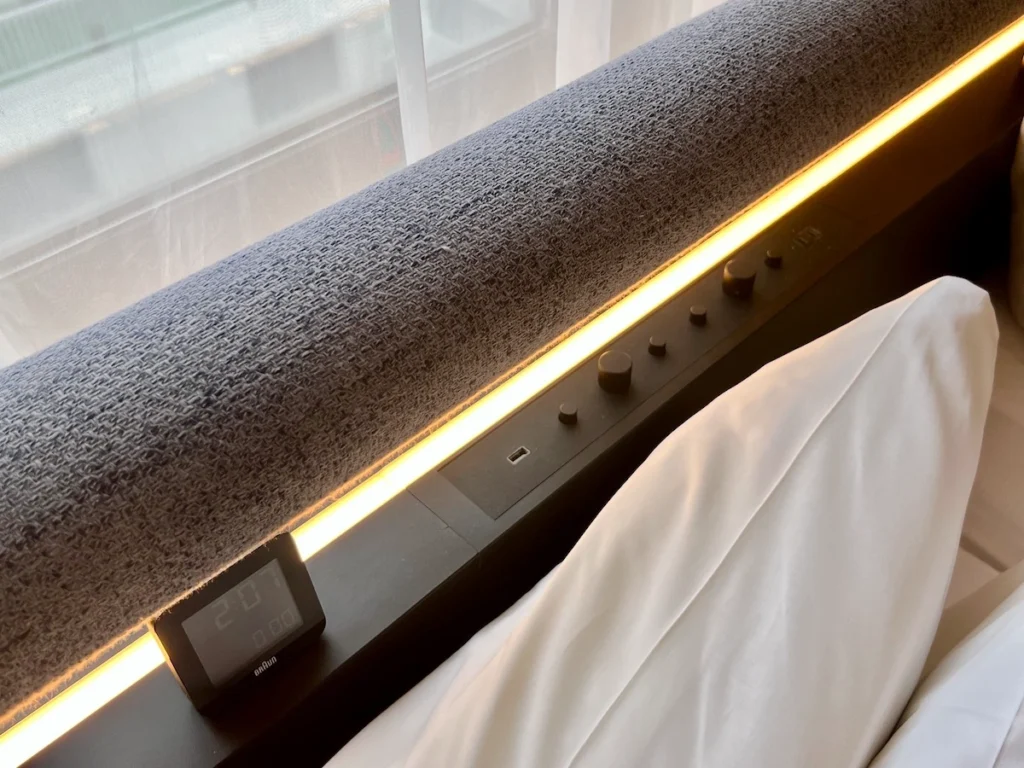 Nest Hotel Naha Nishi 沖繩那霸飯店 床頭插座