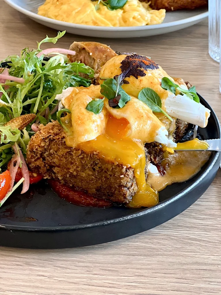 Cornerstone Cafe 牛肉炸餅班尼迪克蛋
