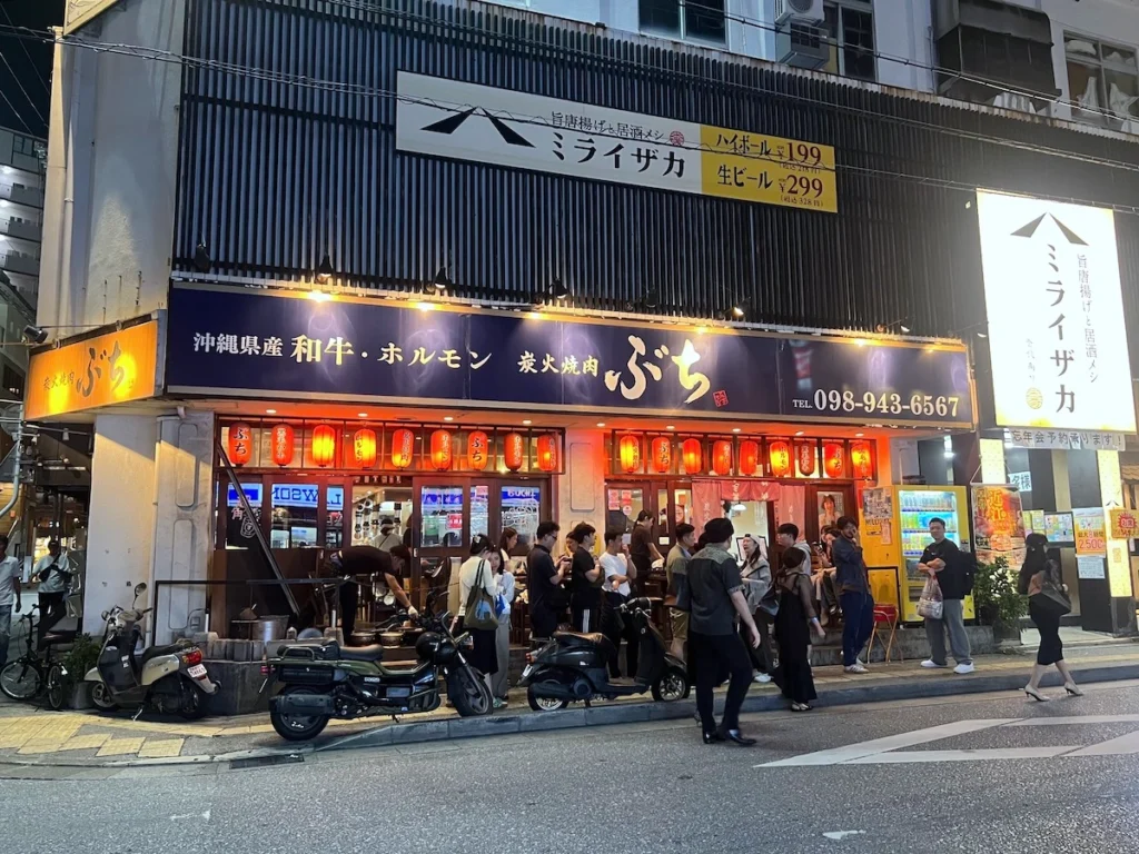 沖繩那霸燒肉店 Buchi Kumojiten 本店門口
