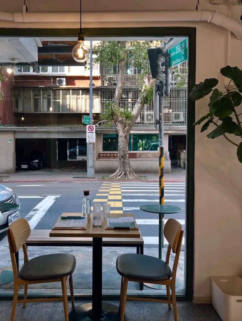 Cornerstone Cafe 靠窗座位