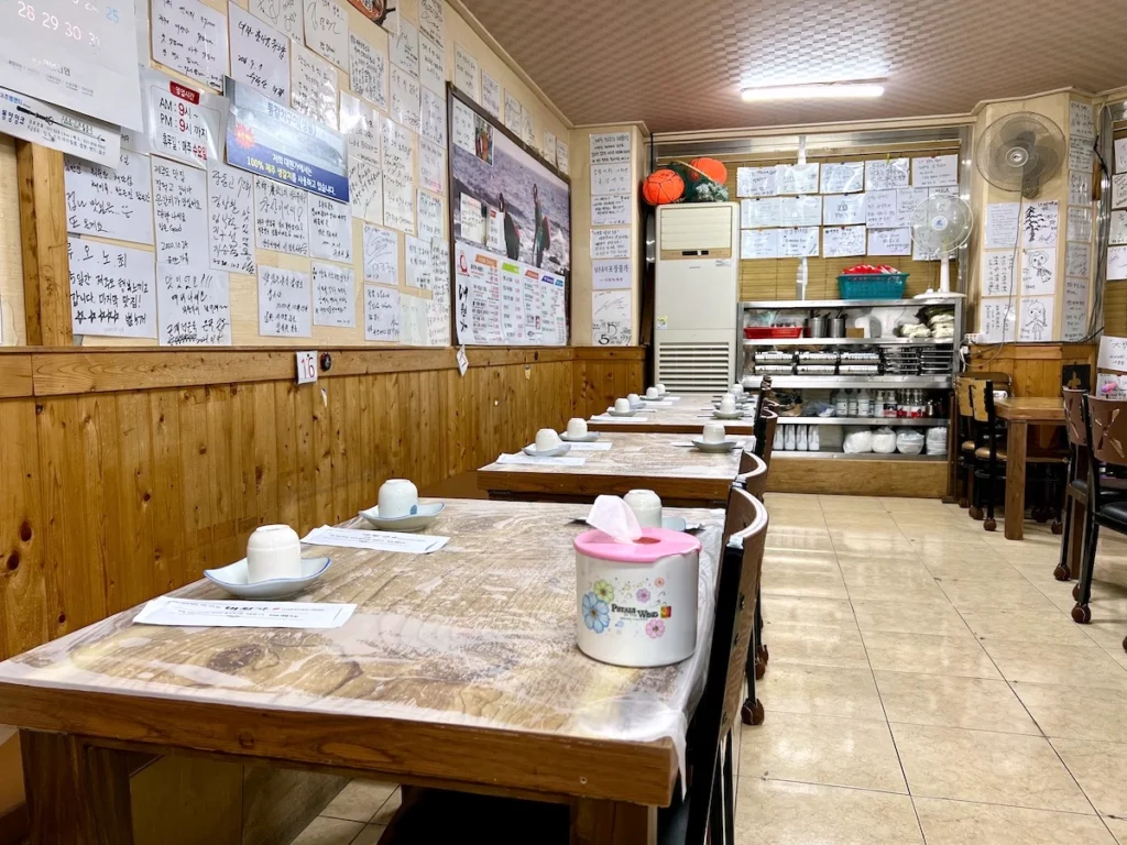 濟州島大元家鮑魚海鮮鍋 內用環境與座位