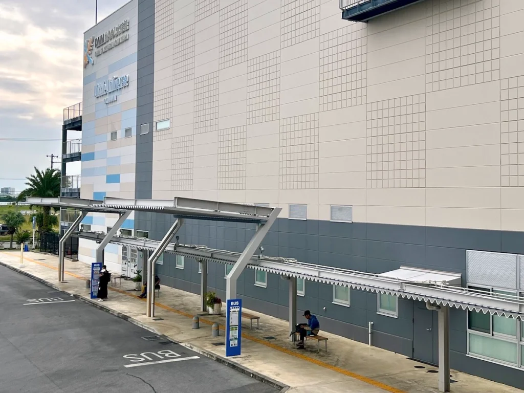 iias 購物中心巴士站牌