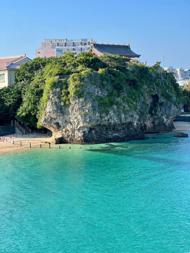 沖繩波上宮 懸崖上的神社與海景