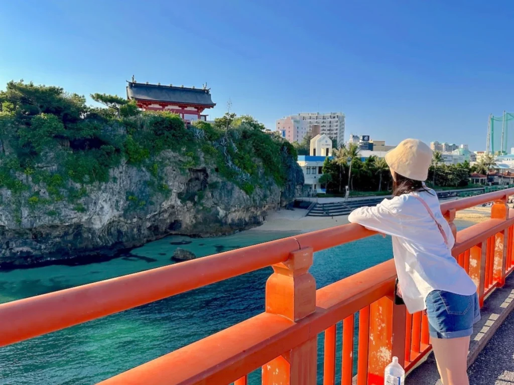 沖繩波上宮 懸崖上的神社與海景