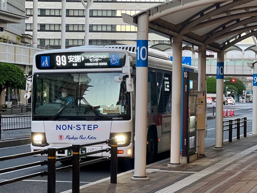 沖繩公車站牌 99號路線公車