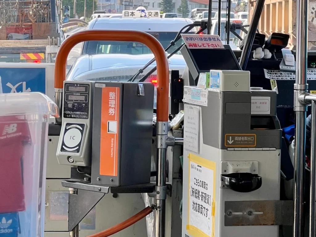 沖繩公車設備 整理券、換錢機器