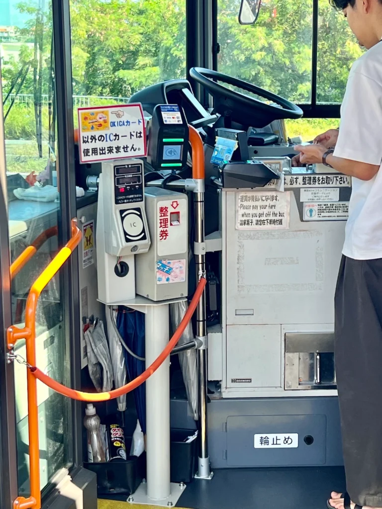 沖繩公車整理券機台 OKICA感應